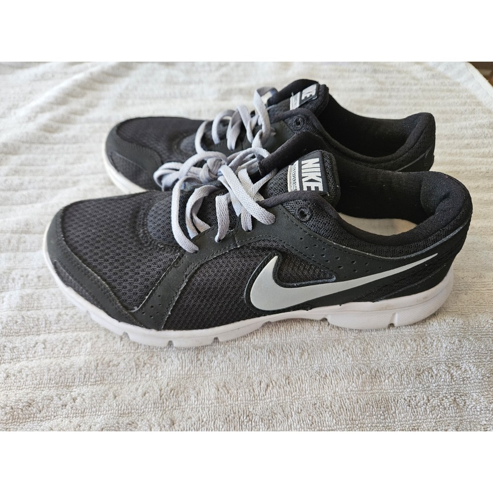 Size 8.5 - Nike Flex Experience Black
